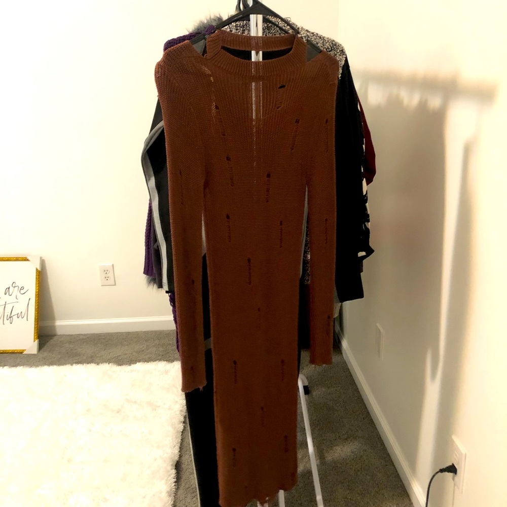 Distressed Sweater - Picture 4 of 4